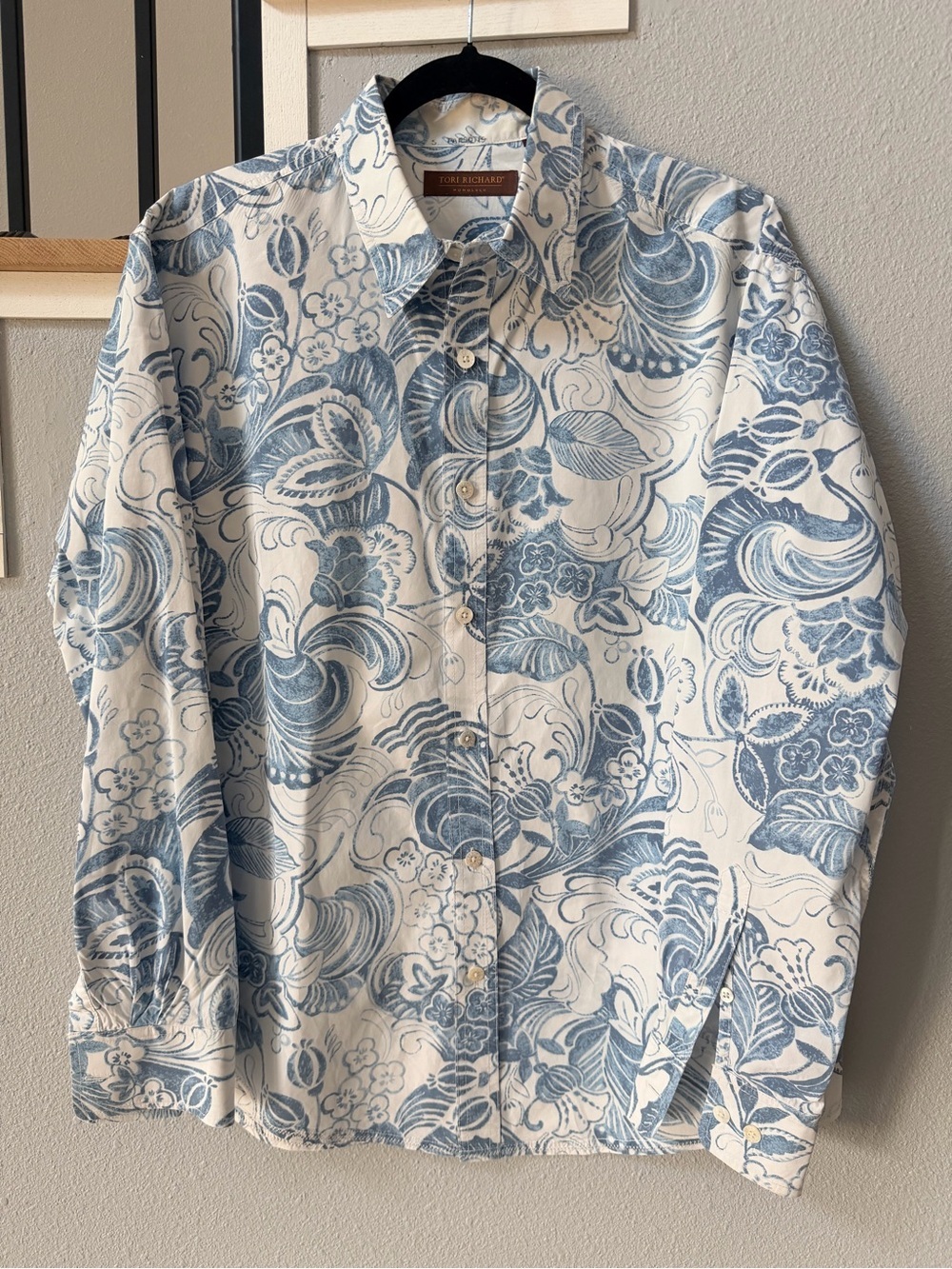 Tori Richard Men L 100% Cotton Lawn Hawaiian Button Up Shirt Blue Paisley
